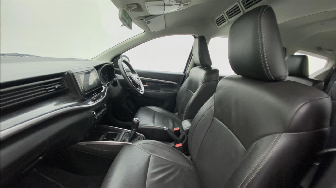 2019 Maruti XL6 ALPHA SHVS  MT, Petrol, Manual, 15,561 km, Right Side Front Door Cabin