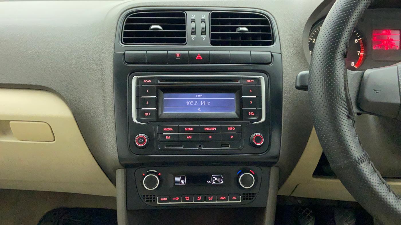 2014 Volkswagen Vento COMFORTLINE MT PETROL, Petrol, Manual, 58,108 km, Air Conditioner