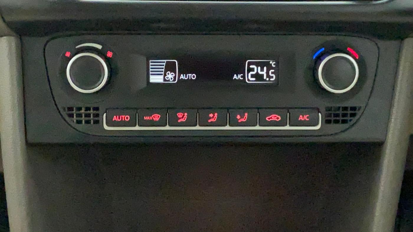 2014 Volkswagen Vento COMFORTLINE MT PETROL, Petrol, Manual, 58,108 km, Automatic Climate Control