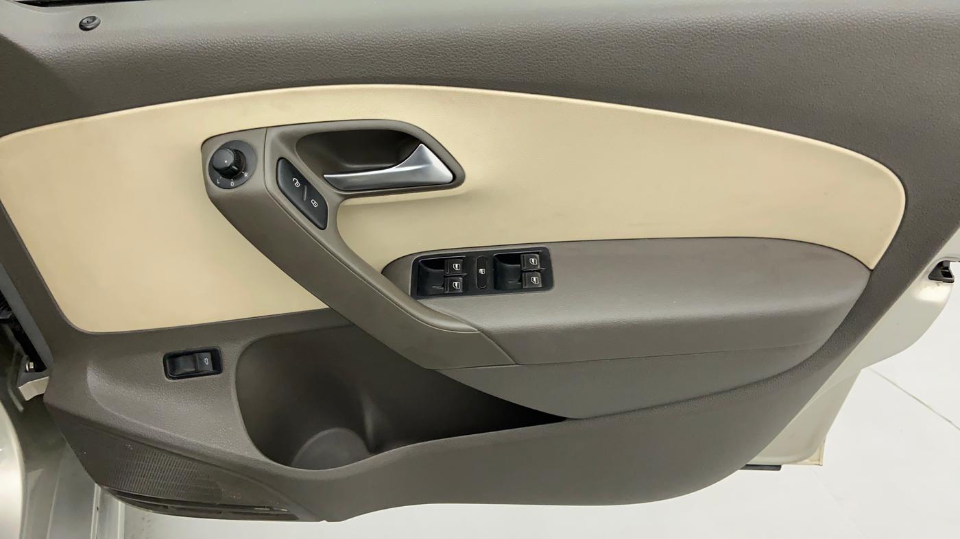 2014 Volkswagen Vento COMFORTLINE MT PETROL, Petrol, Manual, 58,108 km, Driver Side Door Panels Control