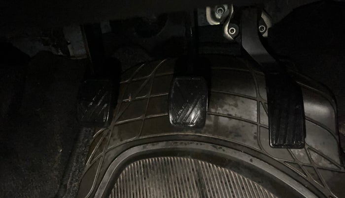 2014 Maruti Swift LXI, Petrol, Manual, 61,207 km, Pedals