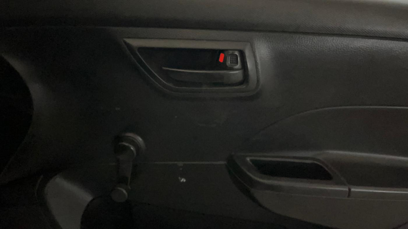 2014 Maruti Swift LXI, Petrol, Manual, 61,207 km, Driver Side Door Panels Control