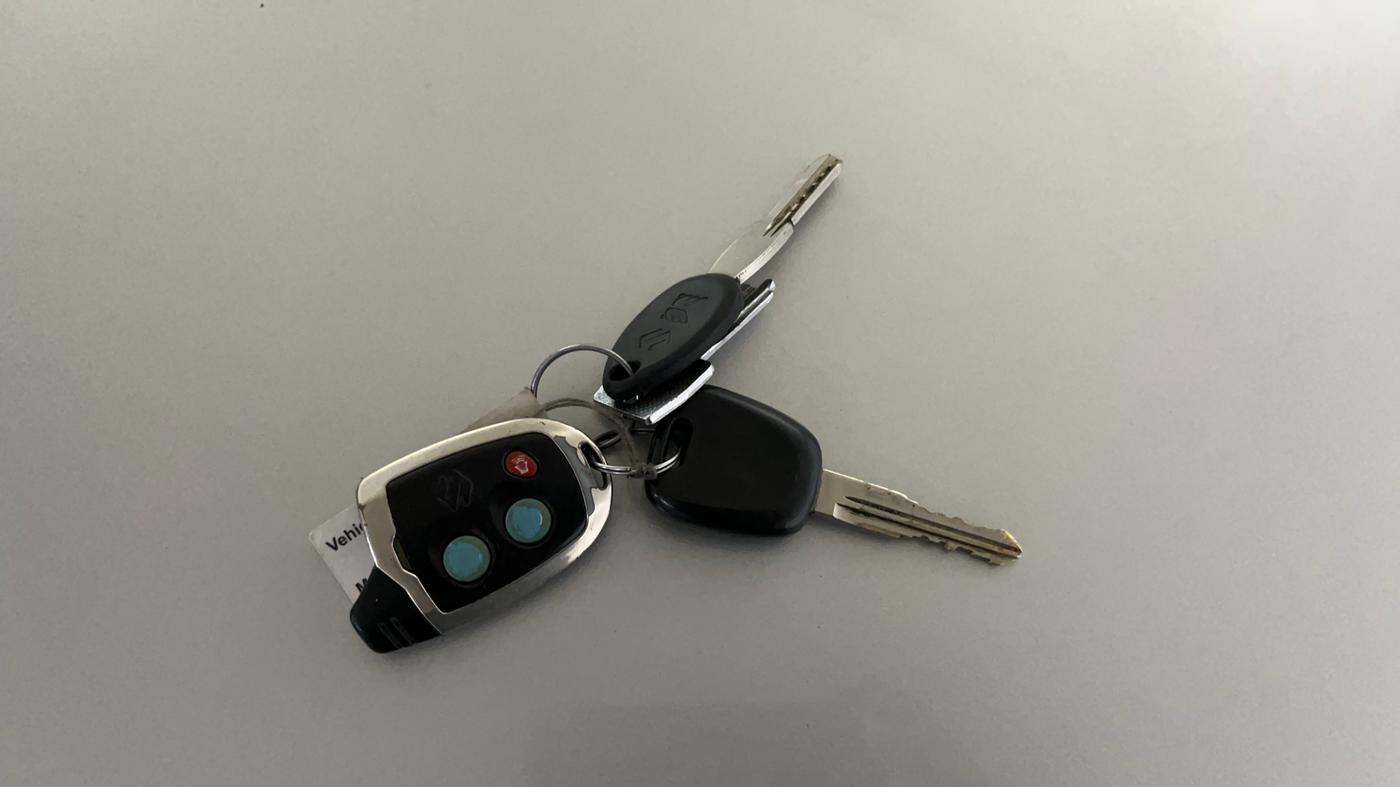 2014 Maruti Swift LXI, Petrol, Manual, 61,207 km, Key Close Up