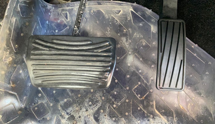 2021 Mahindra XUV300 W6 1.2 PETROL AMT, Petrol, Automatic, 47,970 km, Pedals