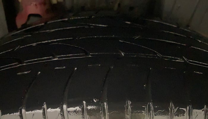 2021 Mahindra XUV300 W6 1.2 PETROL AMT, Petrol, Automatic, 47,970 km, Left Rear Tyre Tread