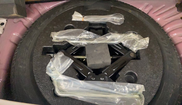 2021 Mahindra XUV300 W6 1.2 PETROL AMT, Petrol, Automatic, 47,970 km, Spare Tyre