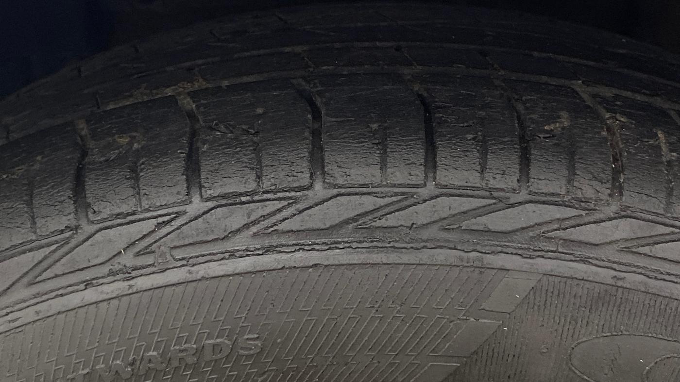 2020 Tata NEXON XZA PLUS PETROL, Petrol, Automatic, 32,551 km, Left Front Tyre Tread