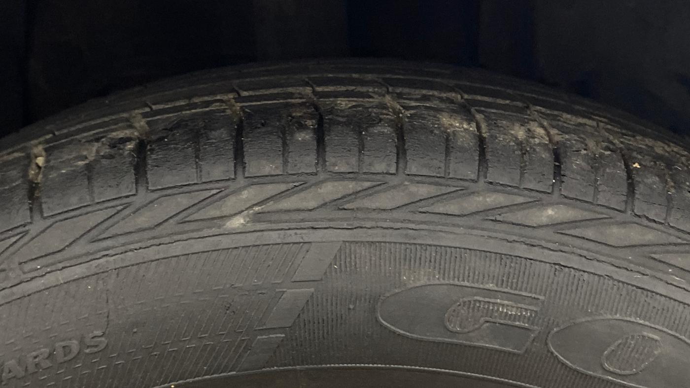 2020 Tata NEXON XZA PLUS PETROL, Petrol, Automatic, 32,551 km, Right Front Tyre Tread