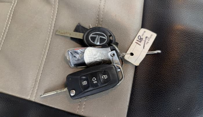 2023 Tata ALTROZ XM PLUS PETROL, Petrol, Manual, 37,024 km, Key Close Up