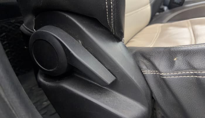 2023 Tata ALTROZ XM PLUS PETROL, Petrol, Manual, 37,024 km, Driver Side Adjustment Panel