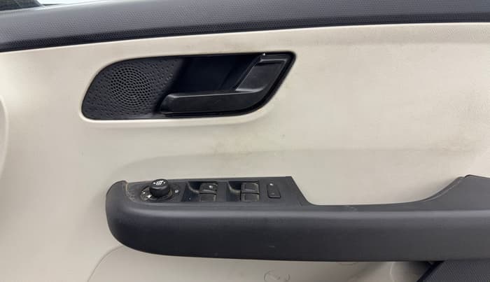 2023 Tata ALTROZ XM PLUS PETROL, Petrol, Manual, 37,024 km, Driver Side Door Panels Control