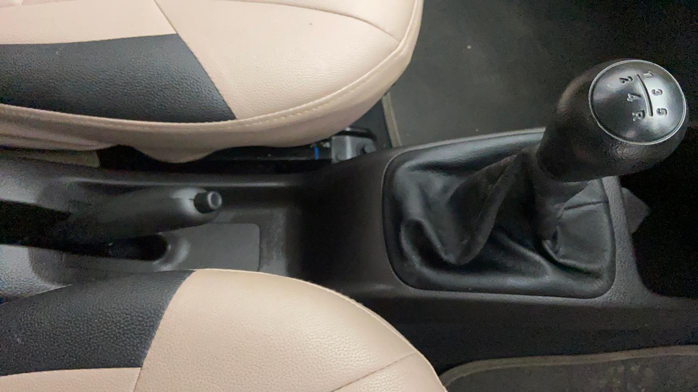 2018 Hyundai Eon MAGNA PLUS, Petrol, Manual, 3,922 km, Gear Lever