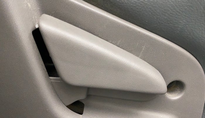 2015 Datsun Go A, Petrol, Manual, 65,131 km, Driver Side Adjustment Panel