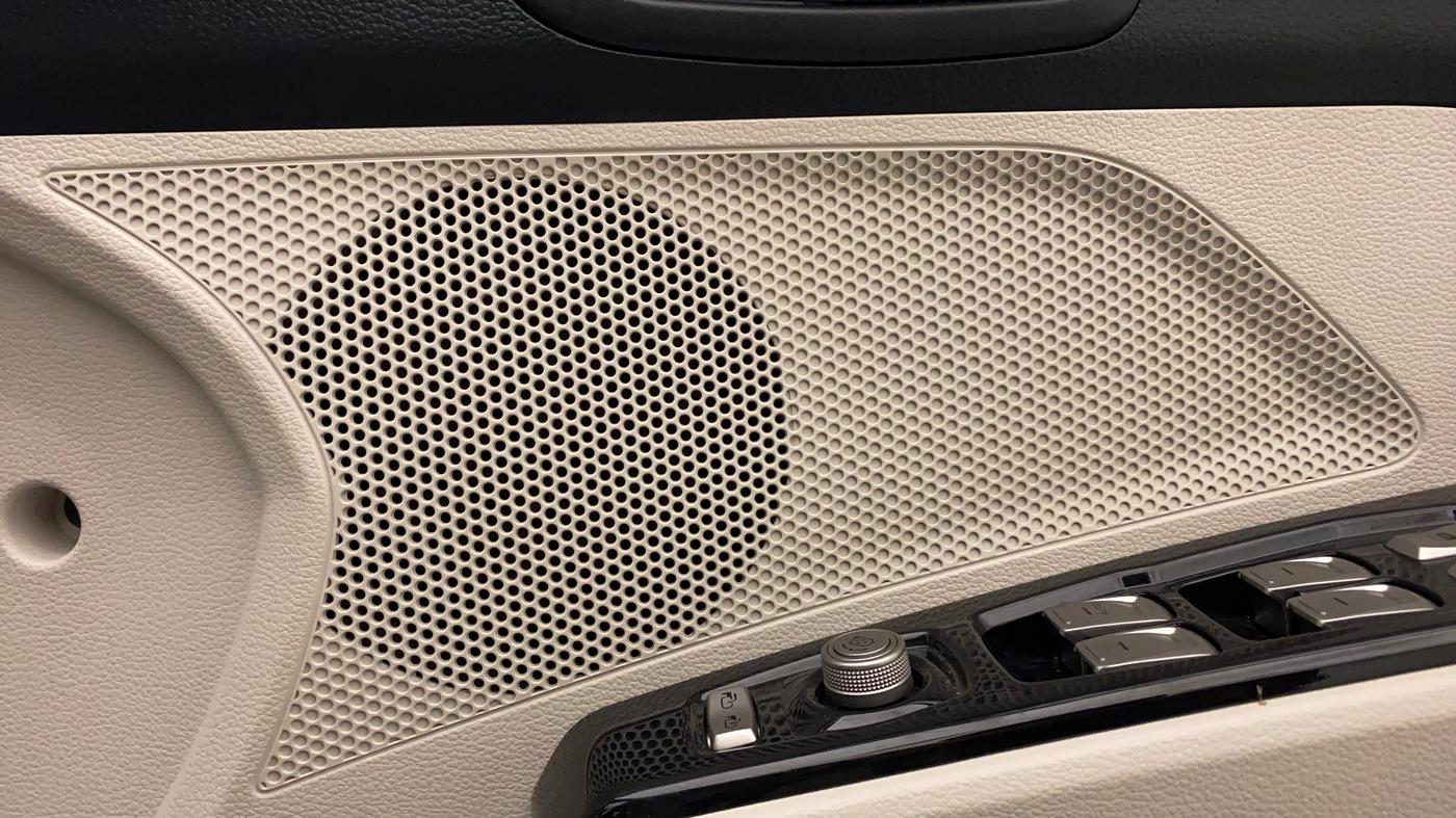 2021 Mahindra XUV300 W8 (O) 1.2 PETROL AMT, Petrol, Automatic, 9,759 km, Speaker