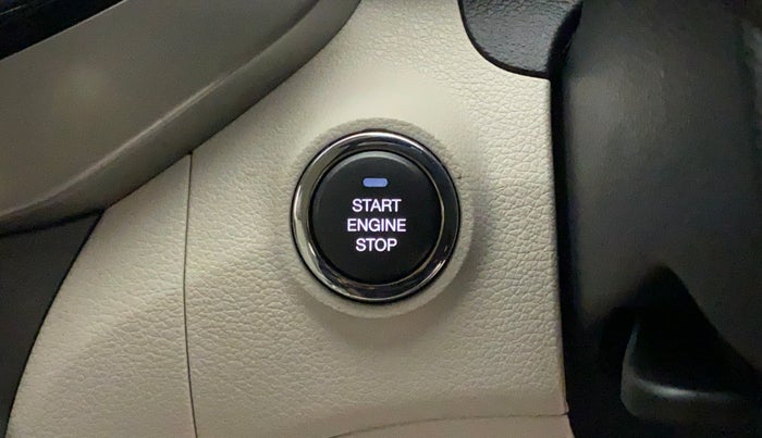 2021 Mahindra XUV300 W8 (O) 1.2 PETROL AMT, Petrol, Automatic, 9,759 km, Keyless Start/ Stop Button