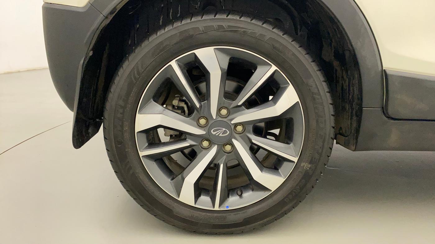 2021 Mahindra XUV300 W8 (O) 1.2 PETROL AMT, Petrol, Automatic, 9,759 km, Right Rear Wheel