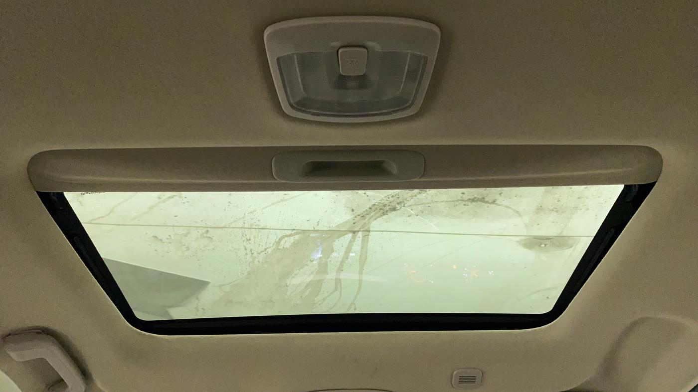 2021 Mahindra XUV300 W8 (O) 1.2 PETROL AMT, Petrol, Automatic, 9,759 km, Moonroof/ Sunroof