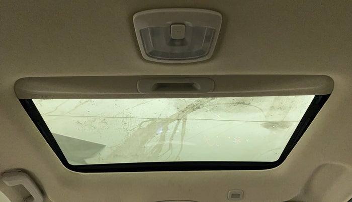 2021 Mahindra XUV300 W8 (O) 1.2 PETROL AMT, Petrol, Automatic, 9,759 km, Moonroof/ Sunroof