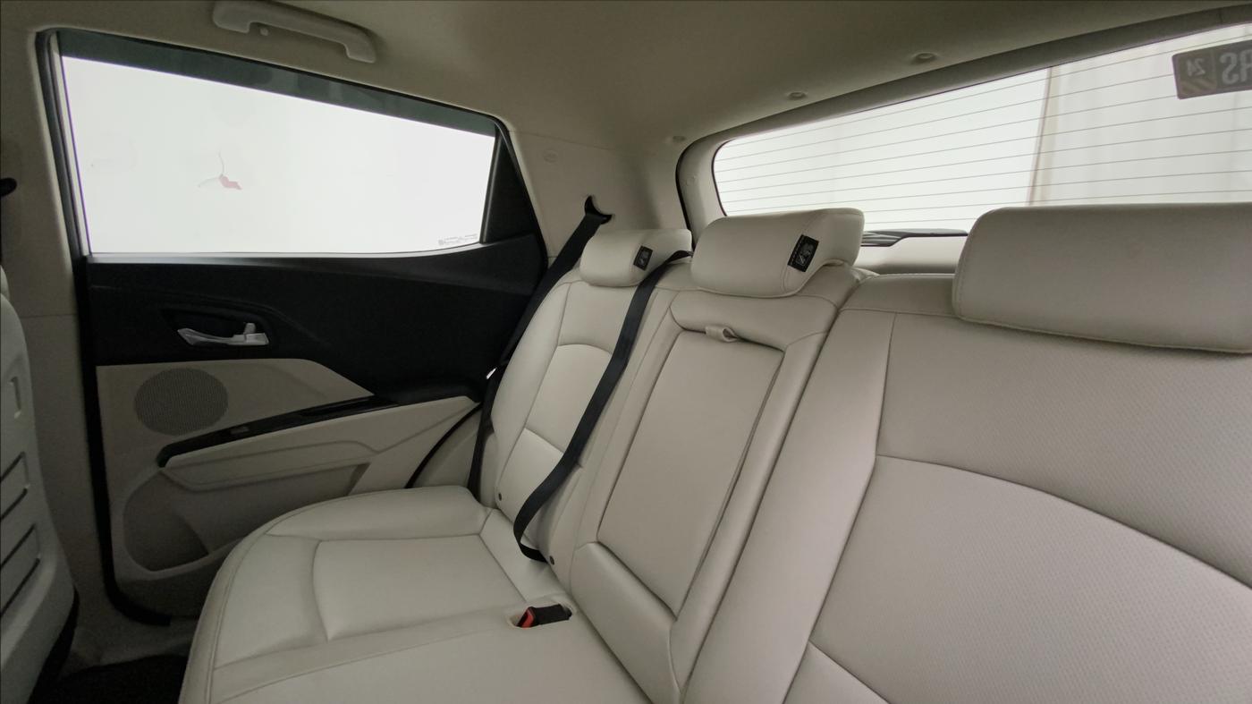 2021 Mahindra XUV300 W8 (O) 1.2 PETROL AMT, Petrol, Automatic, 9,759 km, Right Side Rear Door Cabin