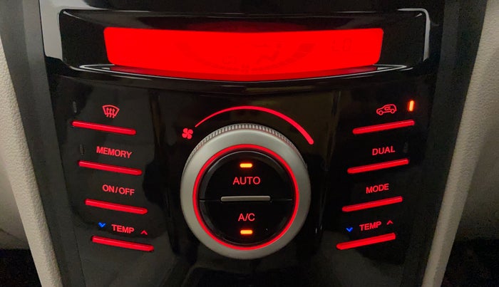 2021 Mahindra XUV300 W8 (O) 1.2 PETROL AMT, Petrol, Automatic, 9,759 km, Automatic Climate Control