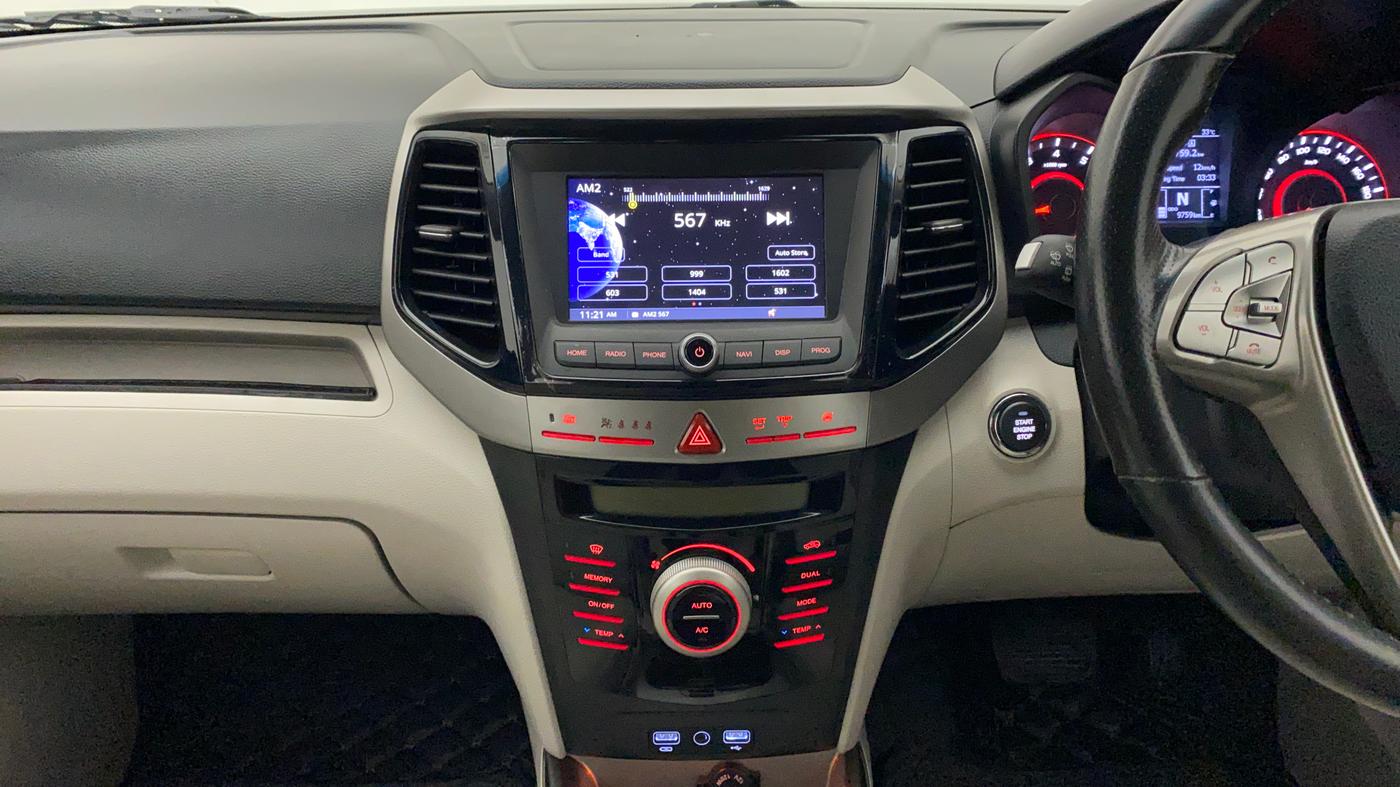 2021 Mahindra XUV300 W8 (O) 1.2 PETROL AMT, Petrol, Automatic, 9,759 km, Air Conditioner