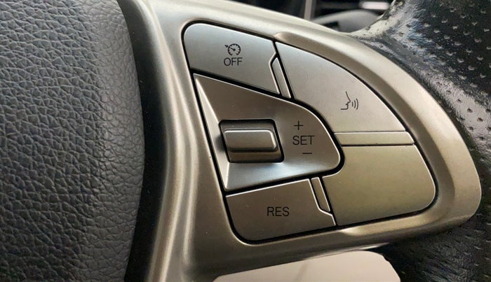 2021 Mahindra XUV300 W8 (O) 1.2 PETROL AMT, Petrol, Automatic, 9,759 km, Adaptive Cruise Control