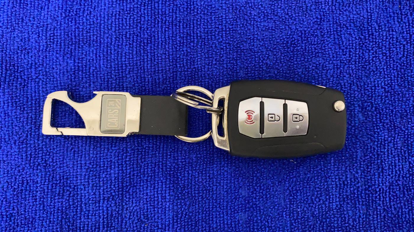 2021 Mahindra XUV300 W8 (O) 1.2 PETROL AMT, Petrol, Automatic, 9,759 km, Key Close Up