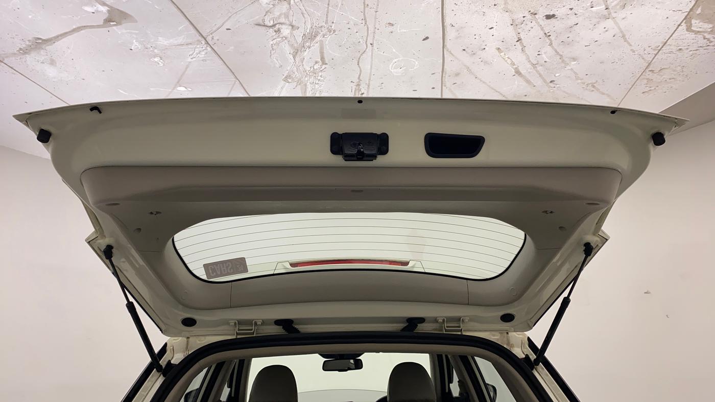 2021 Mahindra XUV300 W8 (O) 1.2 PETROL AMT, Petrol, Automatic, 9,759 km, Boot Door Open
