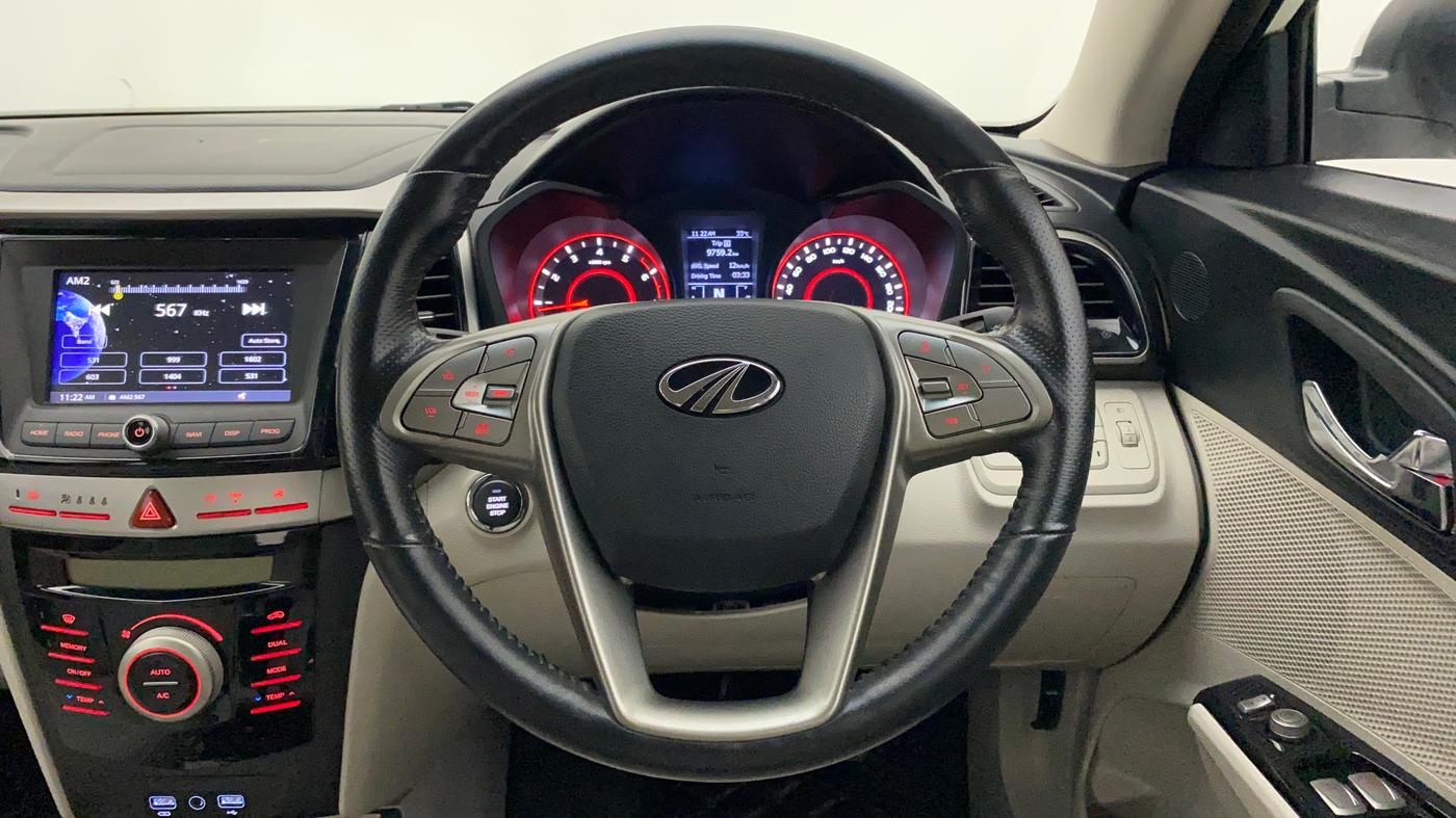 2021 Mahindra XUV300 W8 (O) 1.2 PETROL AMT, Petrol, Automatic, 9,759 km, Steering Wheel Close Up
