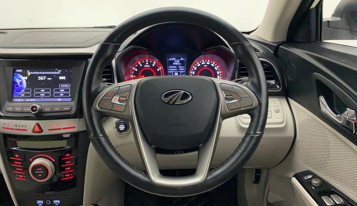 2021 Mahindra XUV300 W8 (O) 1.2 PETROL AMT, Petrol, Automatic, 9,759 km, Steering Wheel Close Up