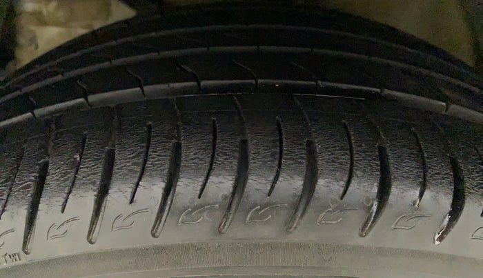 2021 Mahindra XUV300 W8 (O) 1.2 PETROL AMT, Petrol, Automatic, 9,759 km, Left Front Tyre Tread