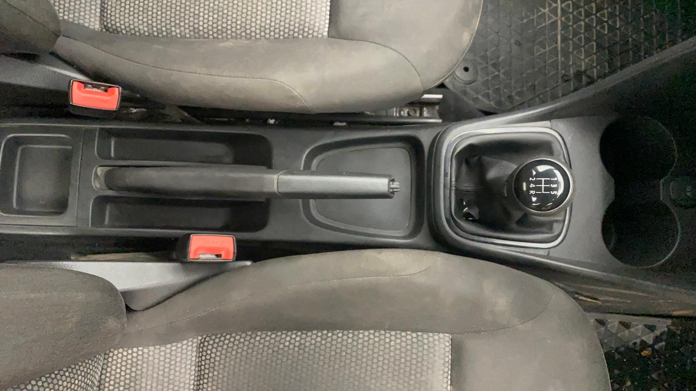 2019 Volkswagen Polo TRENDLINE 1.0L, Petrol, Manual, 66,402 km, Gear Lever
