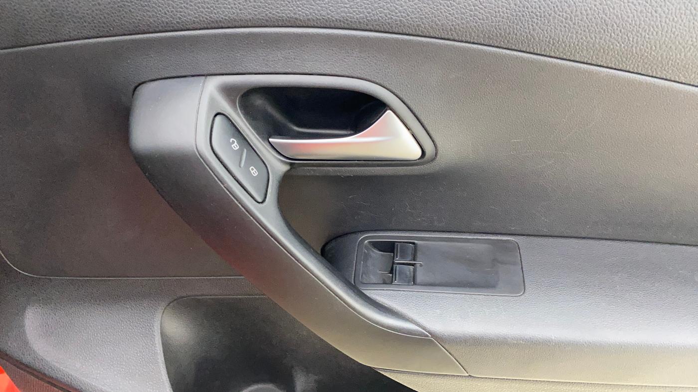 2019 Volkswagen Polo TRENDLINE 1.0L, Petrol, Manual, 66,402 km, Driver Side Door Panels Control