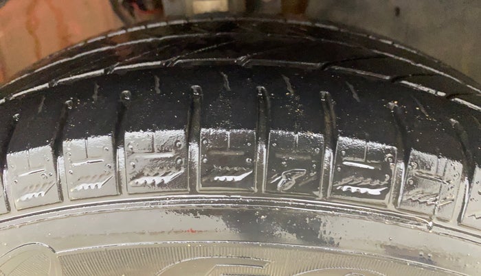 2019 Volkswagen Polo TRENDLINE 1.0L, Petrol, Manual, 66,402 km, Right Front Tyre Tread