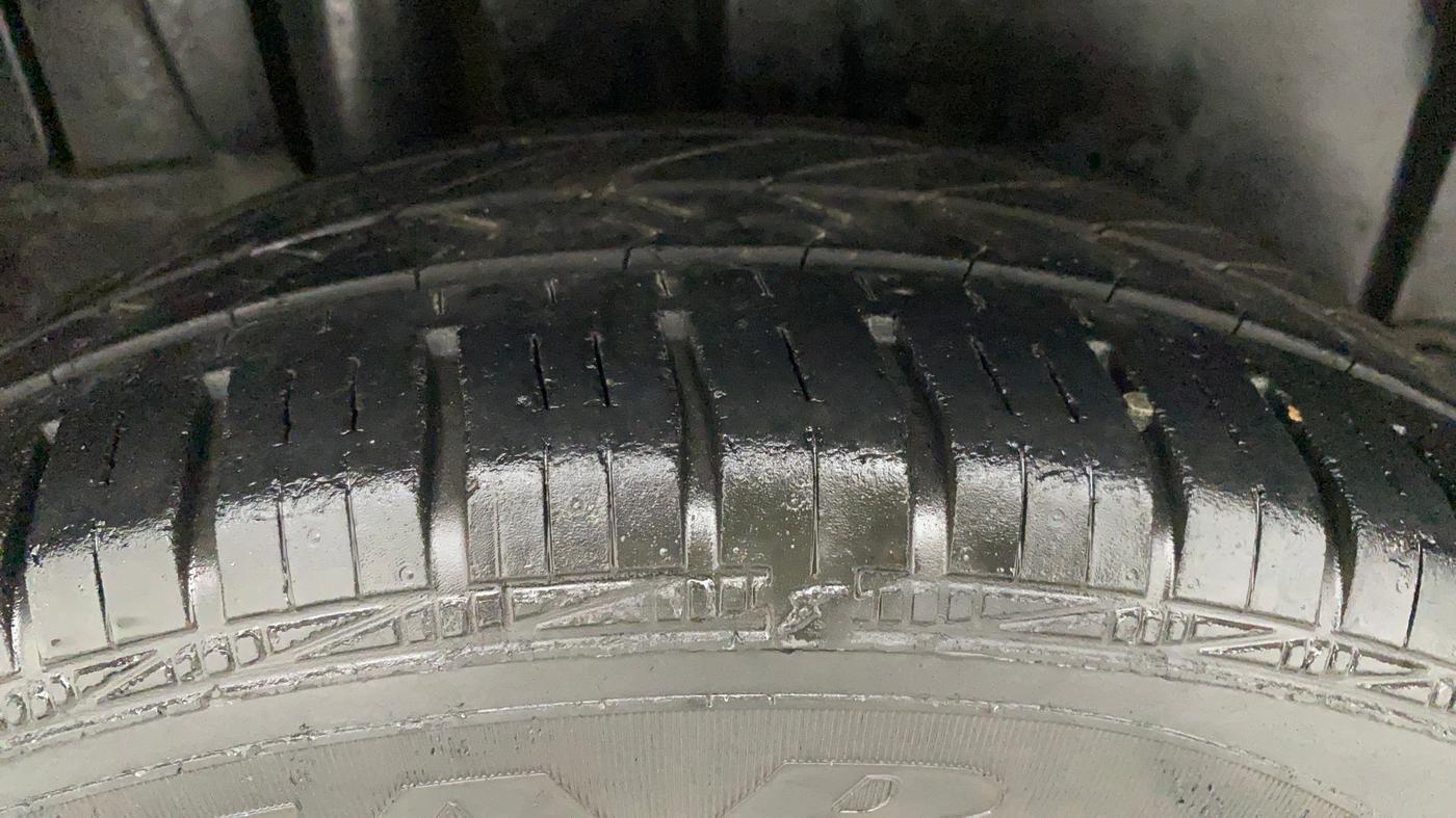 2012 Maruti Ertiga ZXI, Petrol, Manual, 42,509 km, Right Rear Tyre Tread