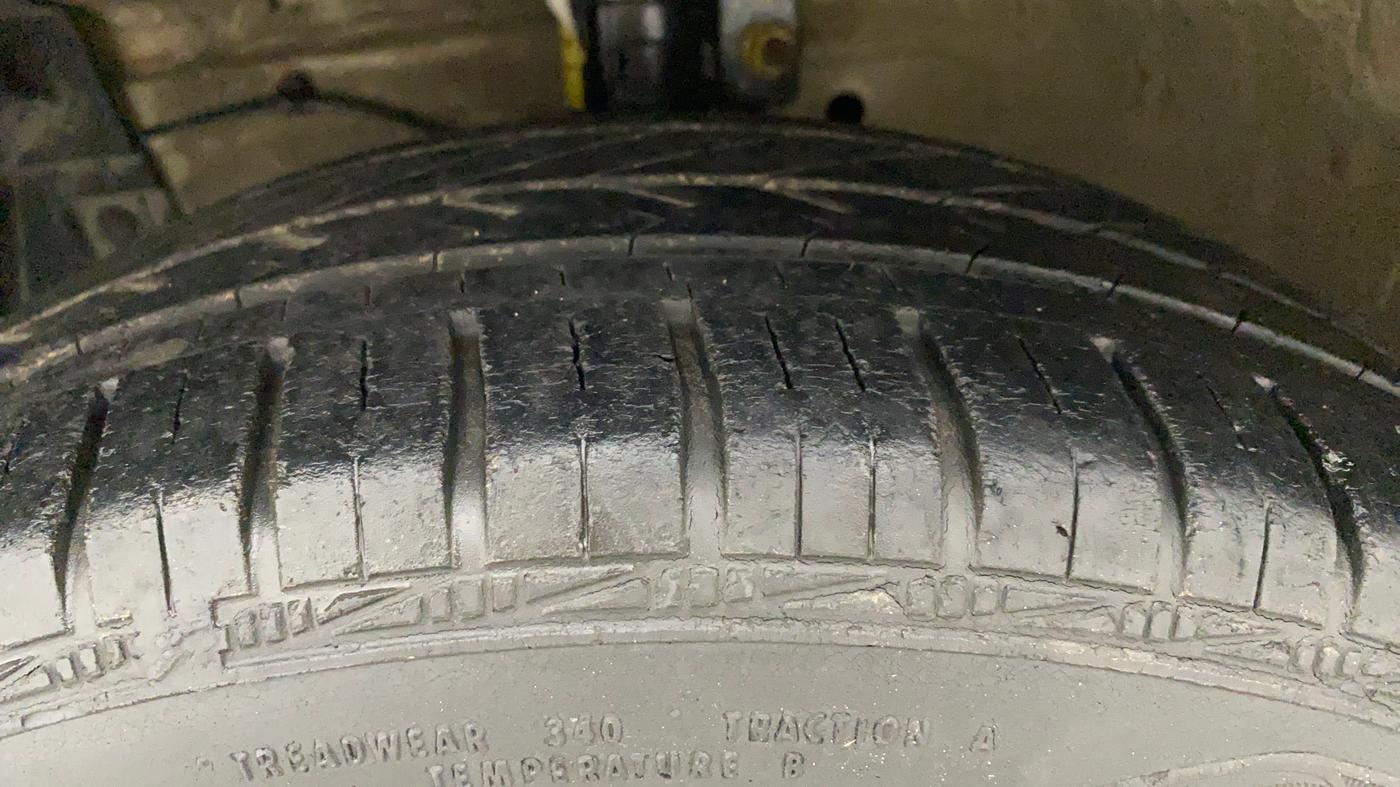 2012 Maruti Ertiga ZXI, Petrol, Manual, 42,509 km, Left Front Tyre Tread