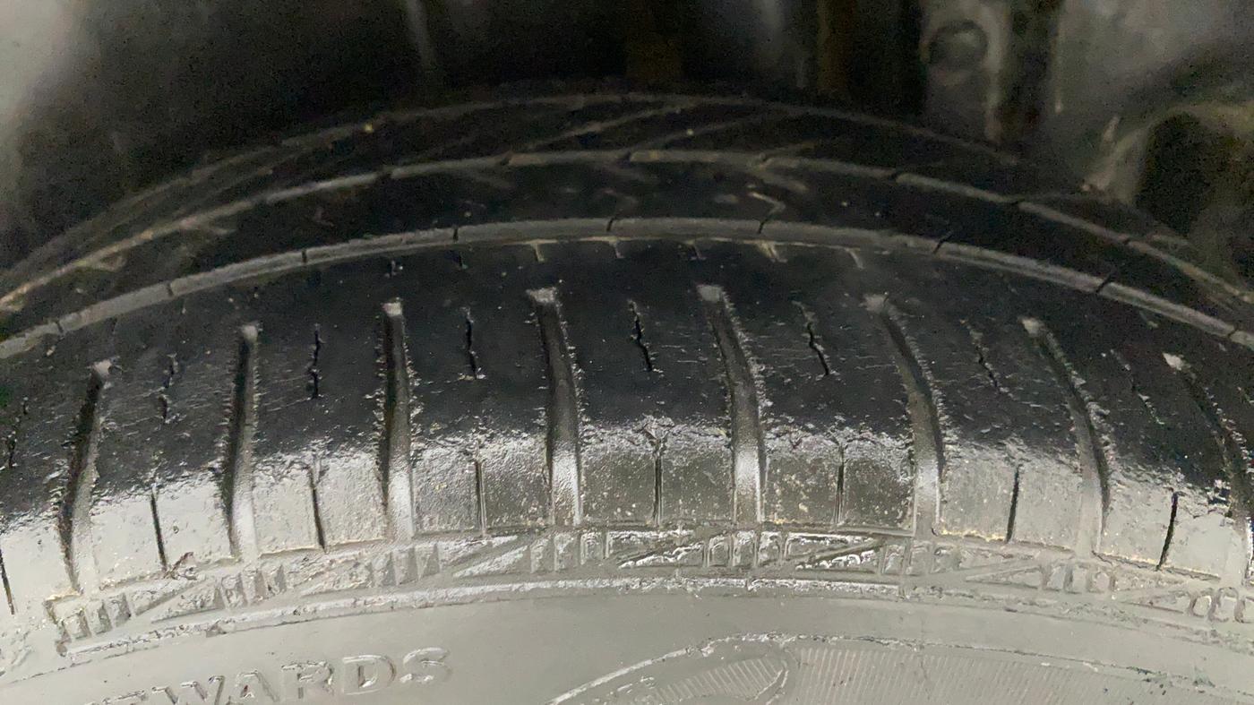 2012 Maruti Ertiga ZXI, Petrol, Manual, 42,509 km, Left Rear Tyre Tread