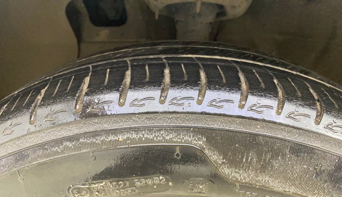 2023 Hyundai AURA SX 1.2 CNG, CNG, Manual, 31,834 km, Left Front Tyre Tread