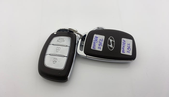 2023 Hyundai AURA SX 1.2 CNG, CNG, Manual, 31,834 km, Key Close Up