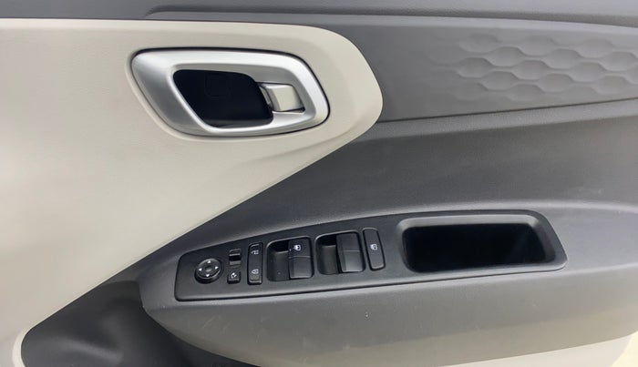 2023 Hyundai AURA SX 1.2 CNG, CNG, Manual, 31,834 km, Driver Side Door Panels Control