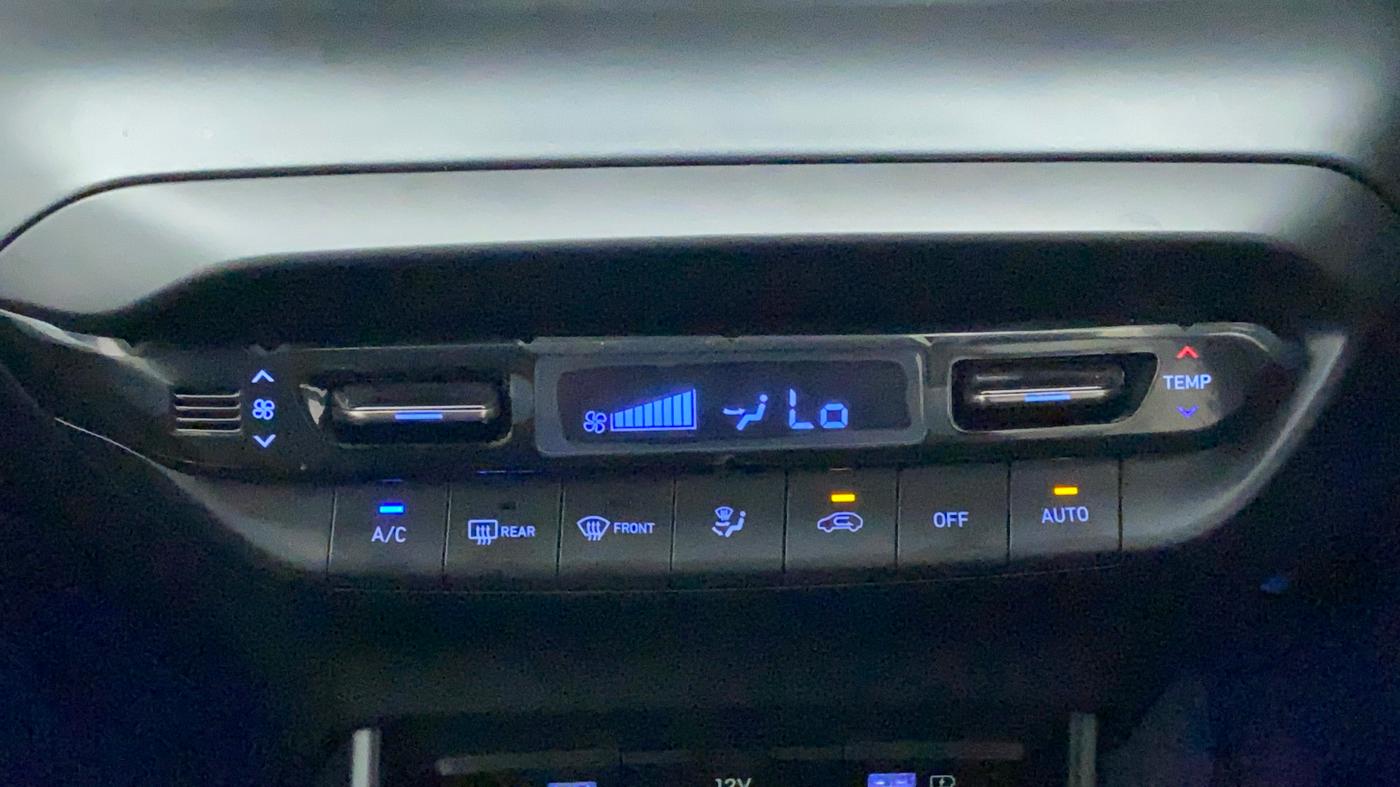 2022 Hyundai NEW I20 ASTA (O) 1.2 AT DUAL TONE, Petrol, Automatic, 3,827 km, Automatic Climate Control