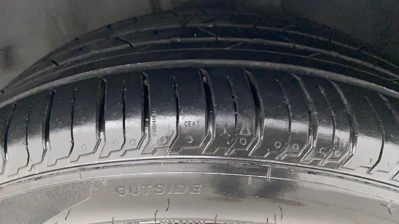 2022 Hyundai NEW I20 ASTA (O) 1.2 AT DUAL TONE, Petrol, Automatic, 3,827 km, Right Front Tyre Tread