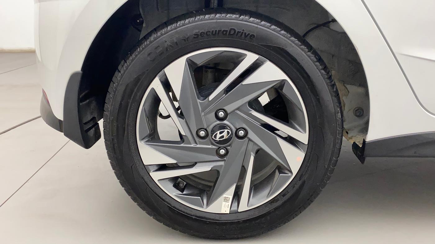 2022 Hyundai NEW I20 ASTA (O) 1.2 AT DUAL TONE, Petrol, Automatic, 3,827 km, Right Rear Wheel