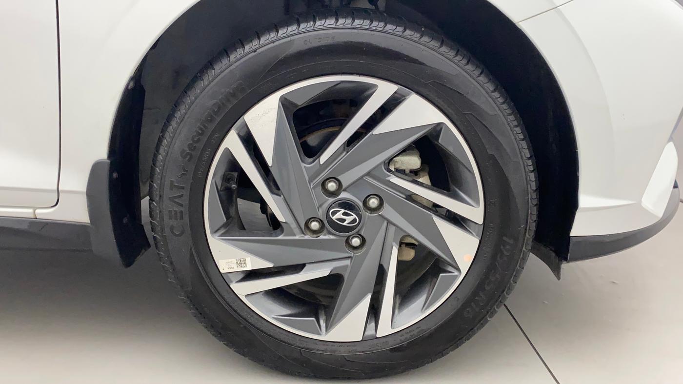 2022 Hyundai NEW I20 ASTA (O) 1.2 AT DUAL TONE, Petrol, Automatic, 3,827 km, Right Front Wheel