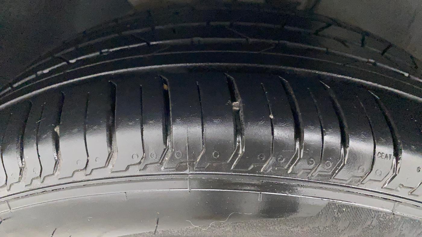 2022 Hyundai NEW I20 ASTA (O) 1.2 AT DUAL TONE, Petrol, Automatic, 3,827 km, Left Front Tyre Tread