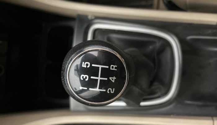 2016 Maruti Ciaz ZXI+, Petrol, Manual, 34,669 km, Gear Lever