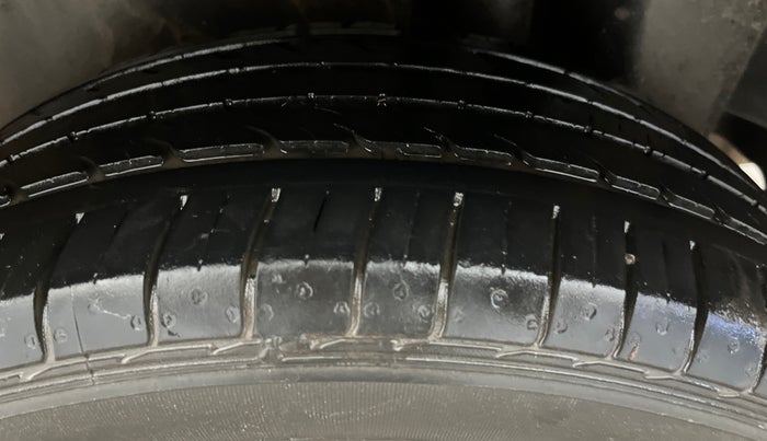 2016 Maruti Ciaz ZXI+, Petrol, Manual, 34,669 km, Left Rear Tyre Tread