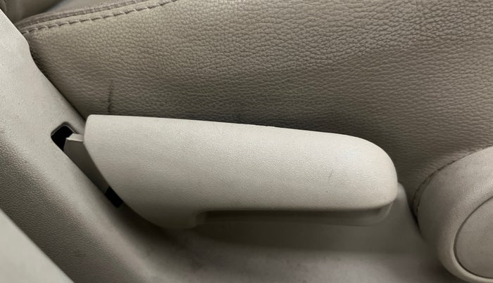 2016 Maruti Ciaz ZXI+, Petrol, Manual, 34,669 km, Driver Side Adjustment Panel