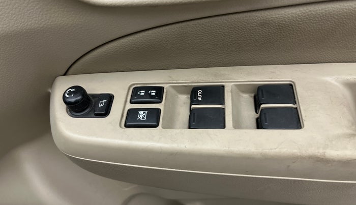 2016 Maruti Ciaz ZXI+, Petrol, Manual, 34,669 km, Driver Side Door Panels Control