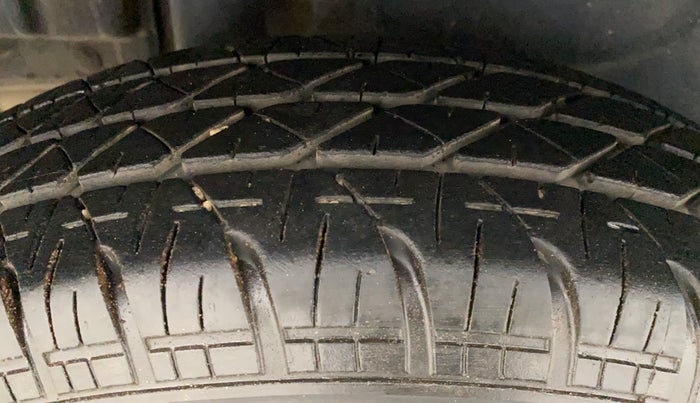 2014 Maruti Swift Dzire VXI, Petrol, Manual, 54,558 km, Right Rear Tyre Tread